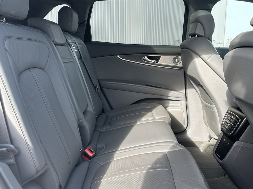 Used 2020 Lincoln Nautilus Reserve w/ Equipment Group 202A image 17