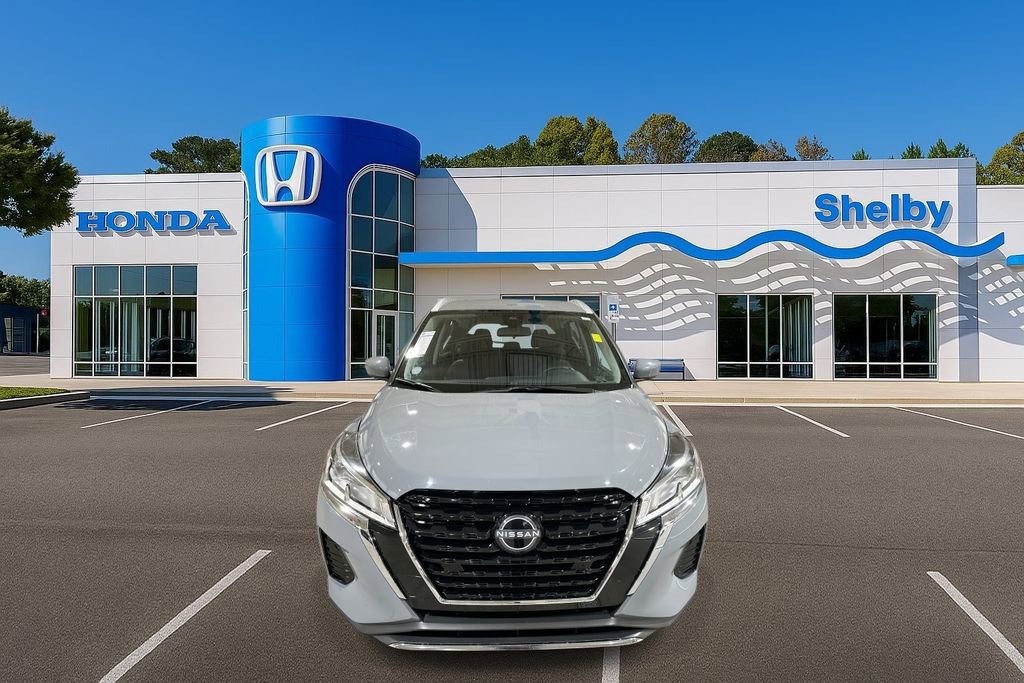 Used 2023 Nissan Kicks SV image 3