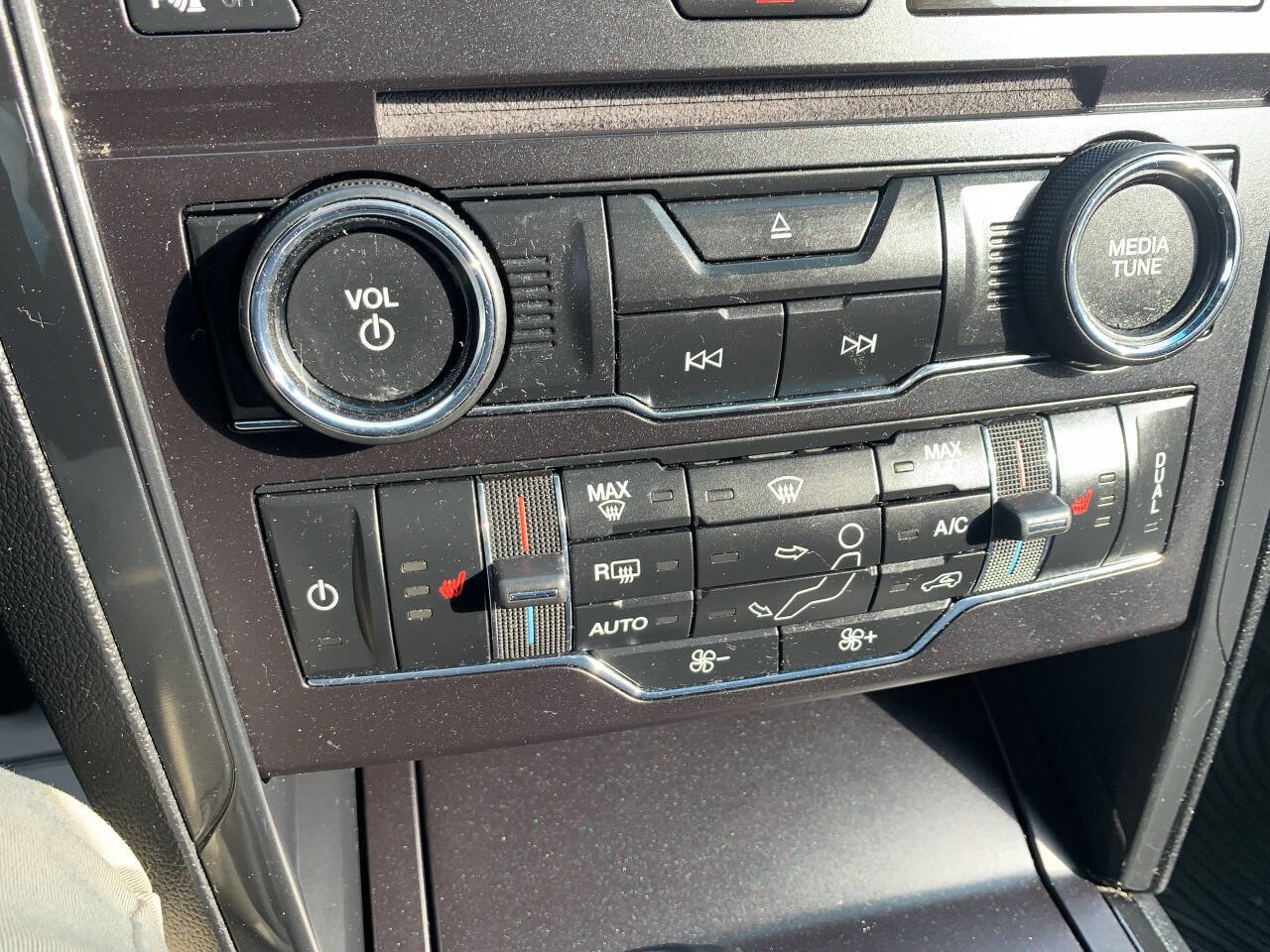 Used 2016 Ford Explorer XLT w/ Equipment Group 202A image 24