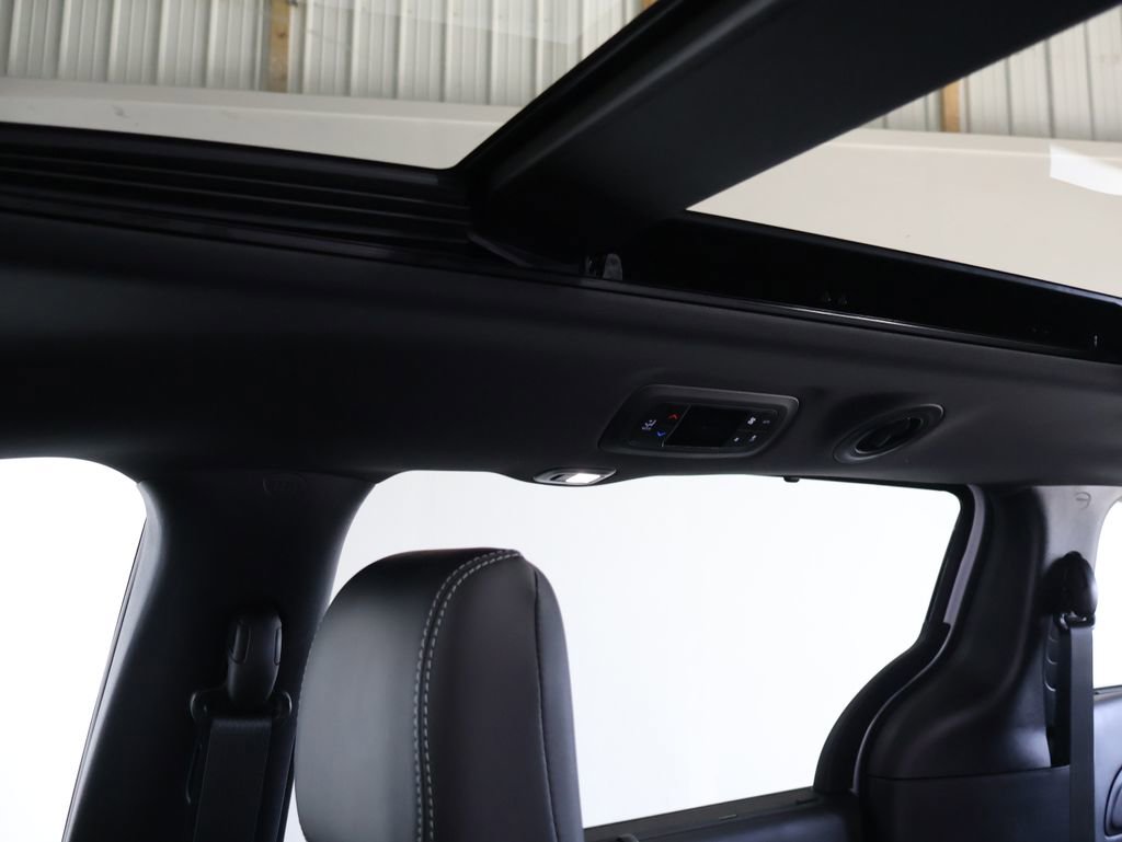 New 2027 Chrysler Pacifica Limited AWD/4WD image 26