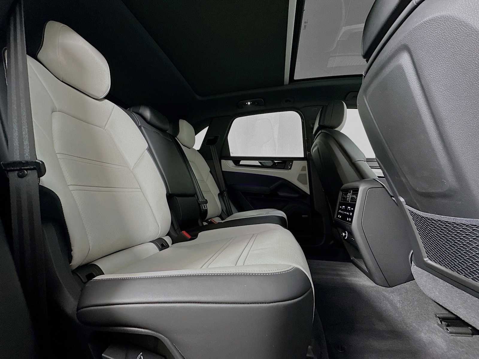 Certified 2025 Porsche Cayenne image 28