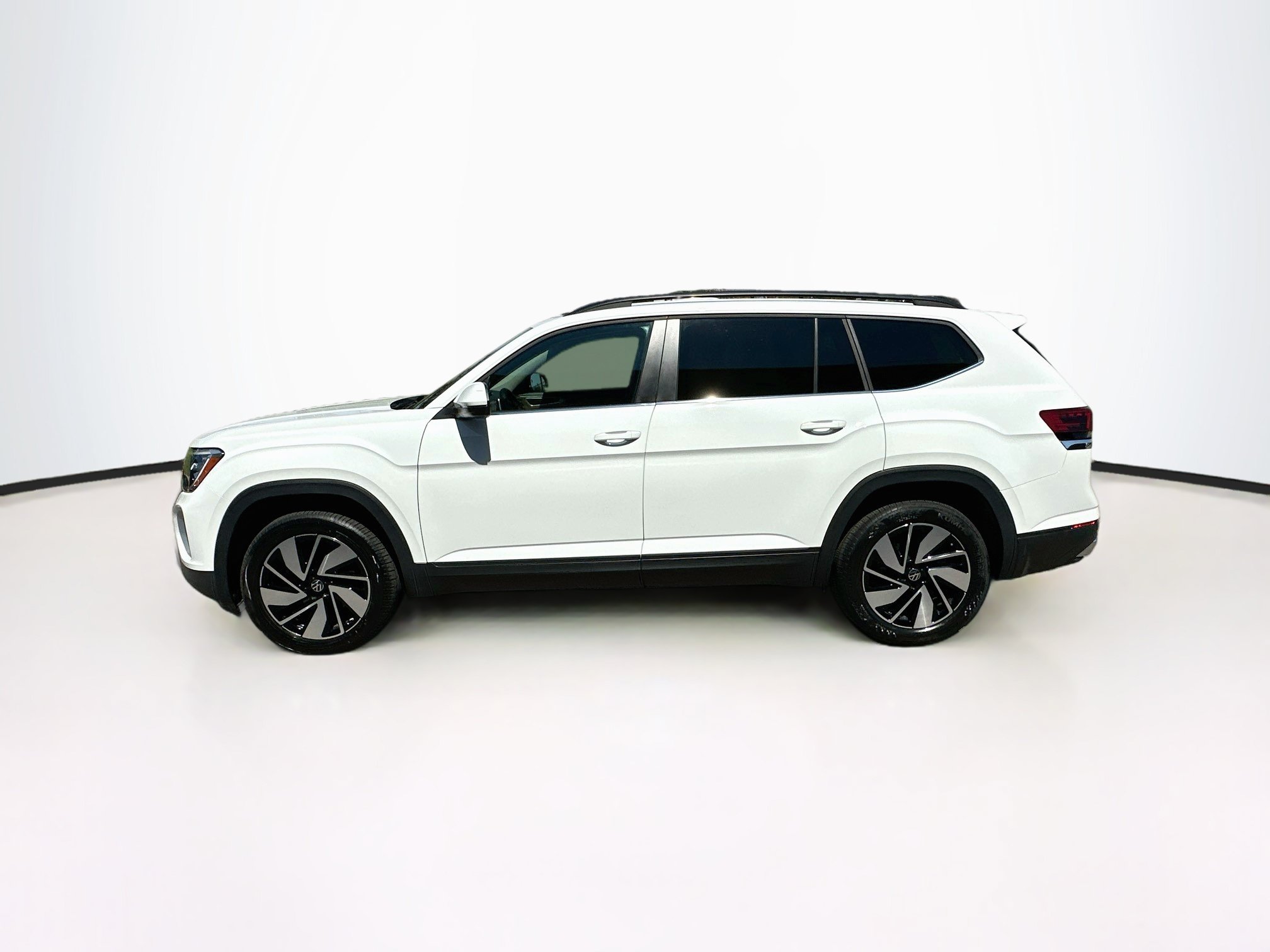 Used 2024 Volkswagen Atlas SE AWD/4WD image 4