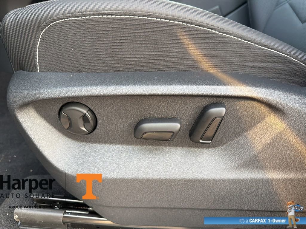 Used 2025 Volkswagen Atlas Cross Sport SE w/ Panoramic Sunroof Package image 19