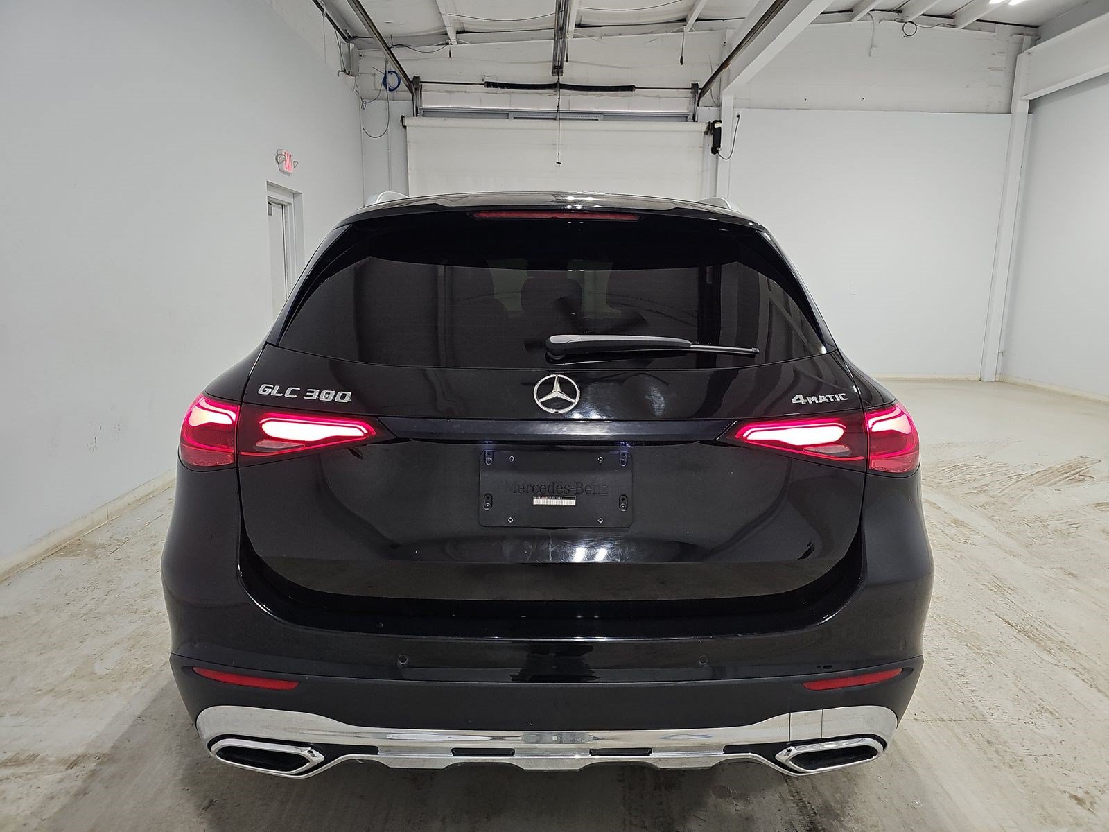 Used 2023 Mercedes-Benz GLC 300 4MATIC w/ Exclusive Trim Package image 7