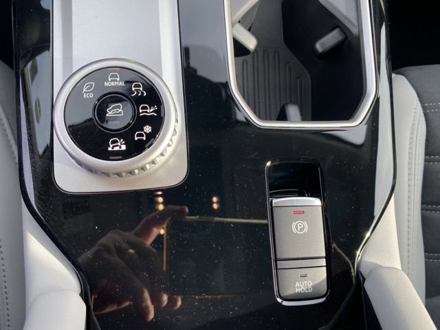 New 2025 Mitsubishi Outlander SE image 32