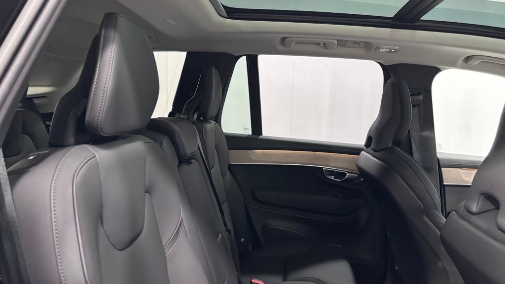 Certified 2026 Volvo XC90 B6 Plus AWD/4WD image 25