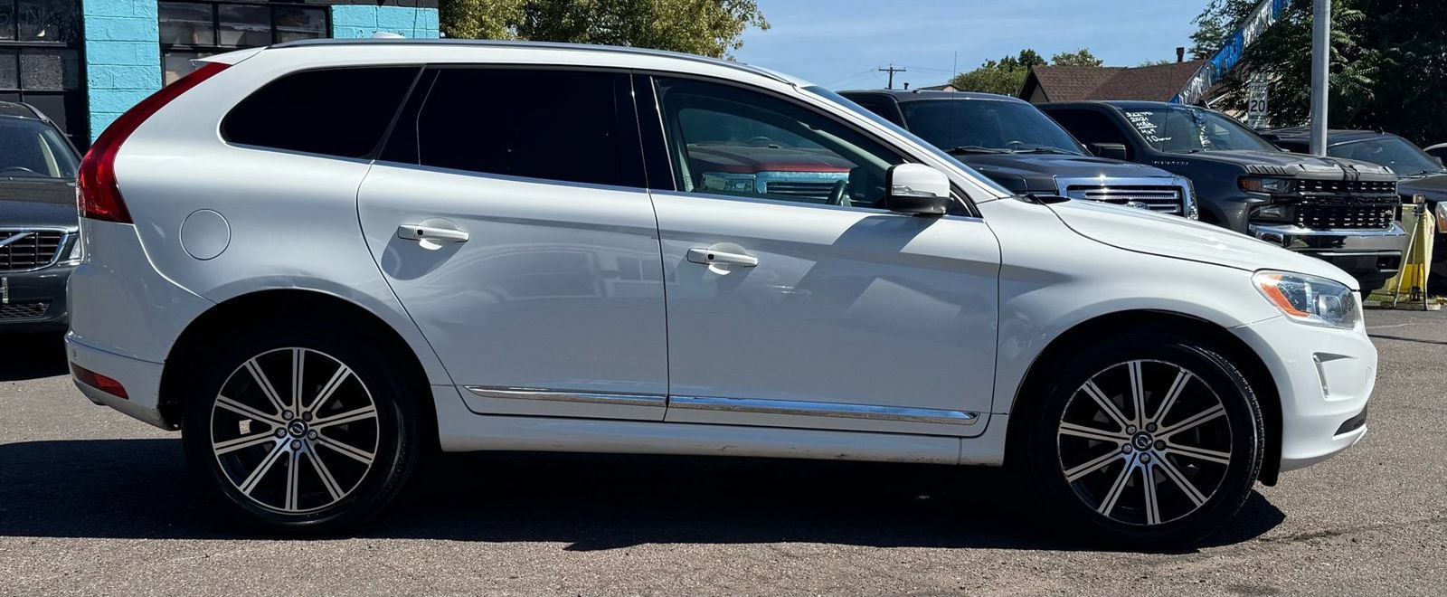 Used 2017 Volvo XC60 T6 Inscription w/ Protection Package AWD/4WD image 2