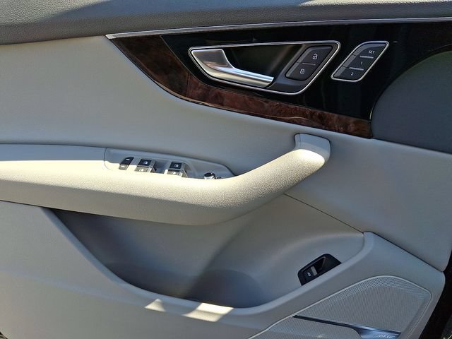 Used 2019 Audi Q7 3.0T Prestige w/ Prestige Package AWD/4WD image 12