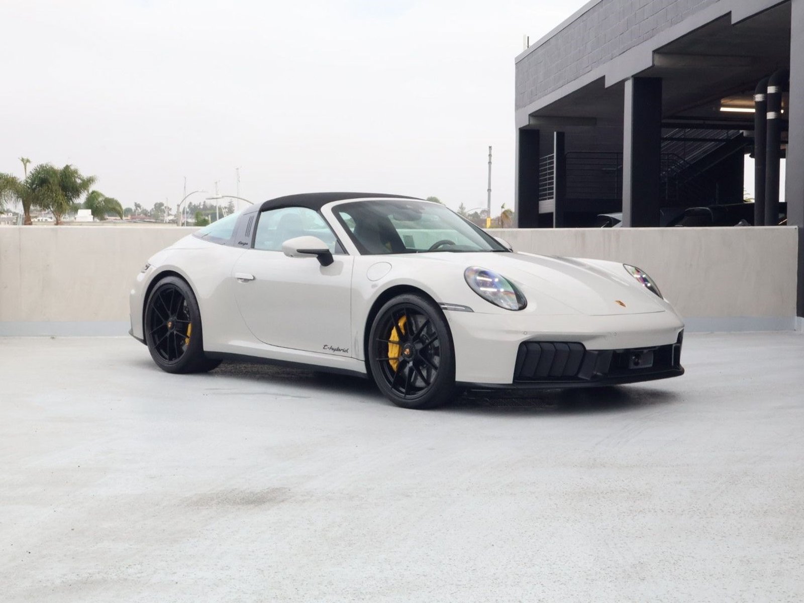 Certified 2025 Porsche 911 Targa 4 GTS AWD/4WD image 8