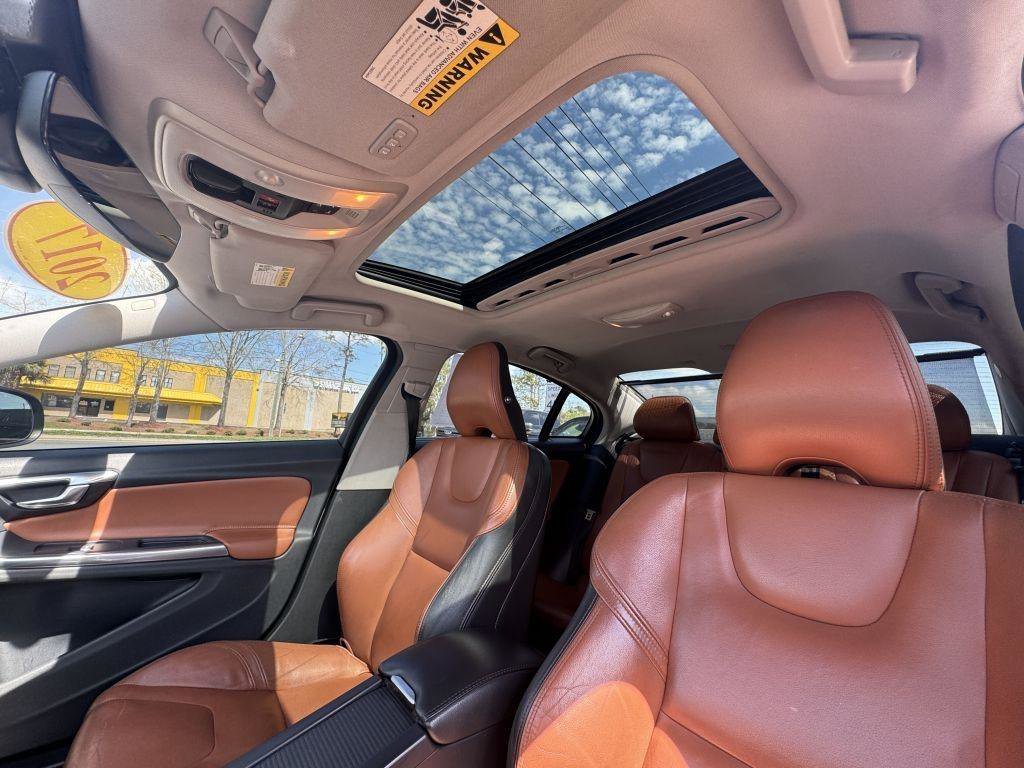 Used 2017 Volvo S60 T5 Inscription Platinum image 15