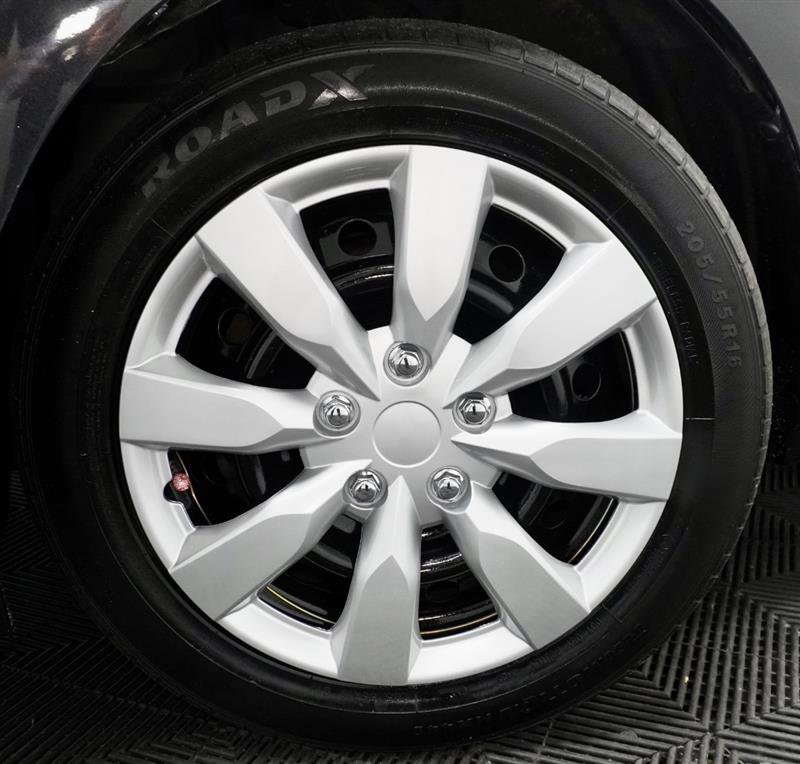 Used 2016 Toyota Corolla LE FWD image 3