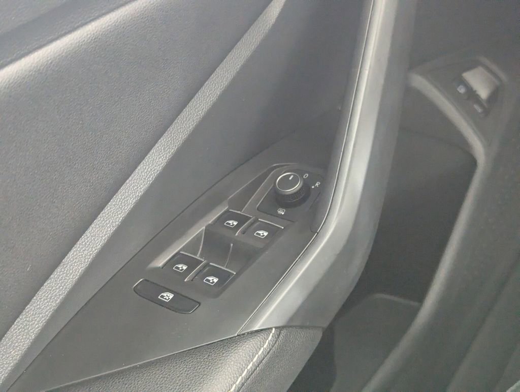 Used 2023 Volkswagen Jetta SE FWD image 15