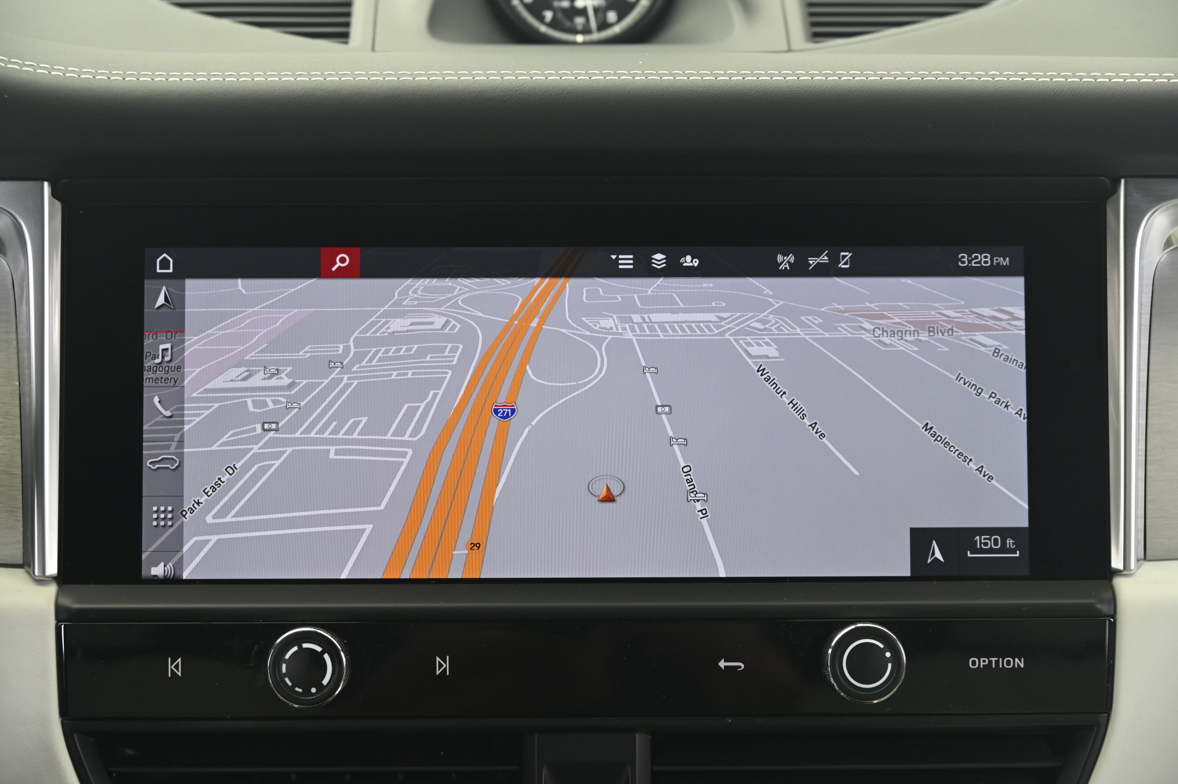 Certified 2023 Porsche Macan AWD/4WD image 33