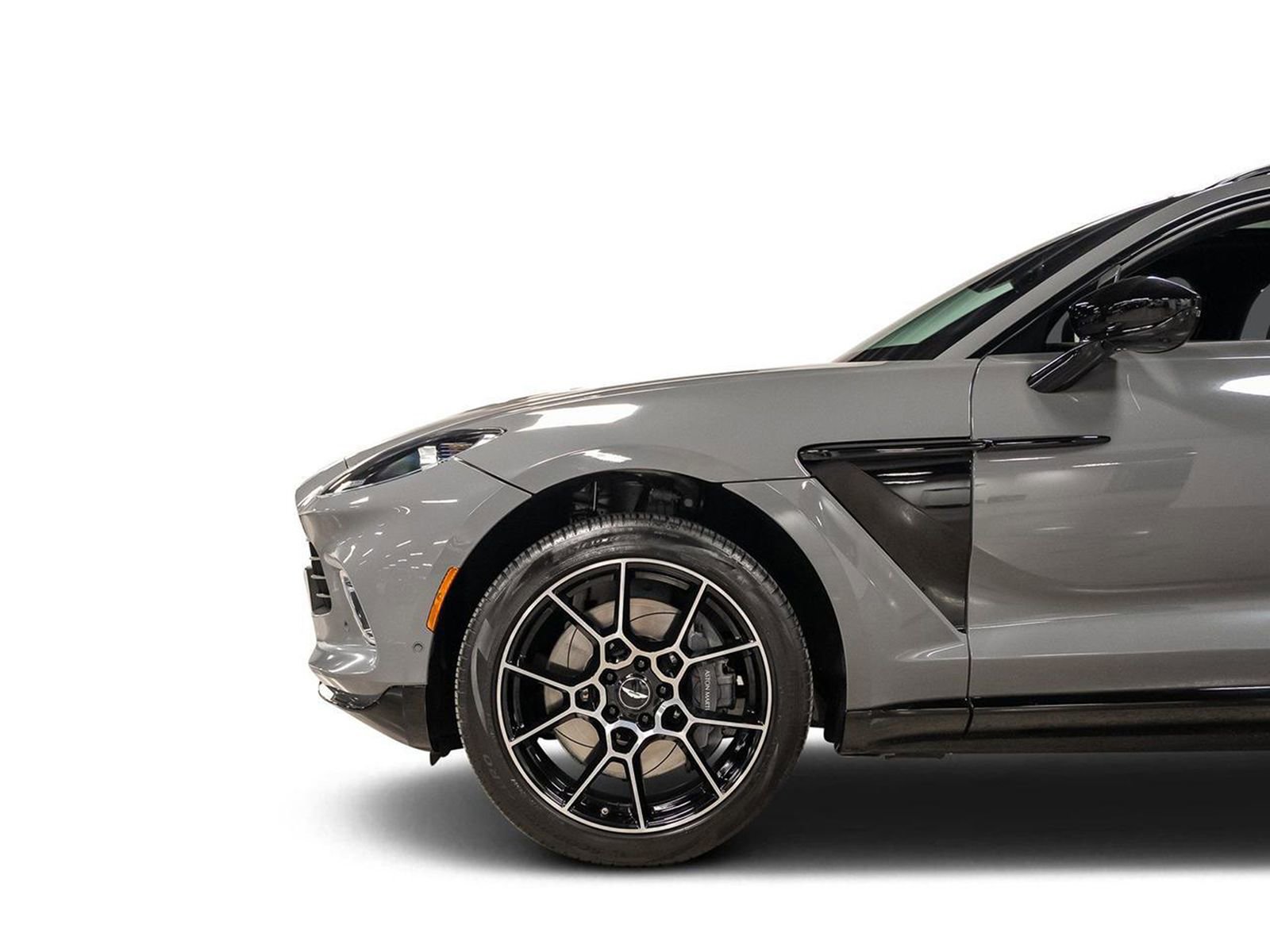 Used 2021 Aston Martin DBX image 16