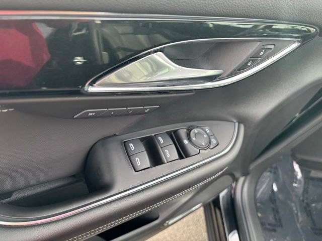 Used 2025 Buick Envision Preferred image 9