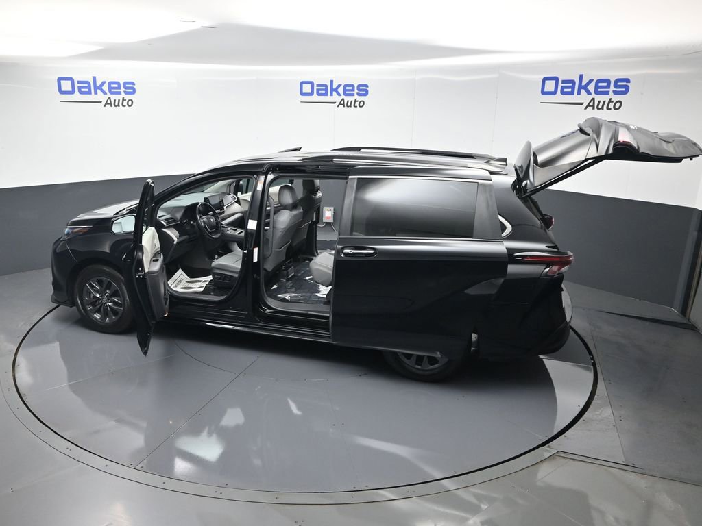 Used 2024 Toyota Sienna XLE image 61