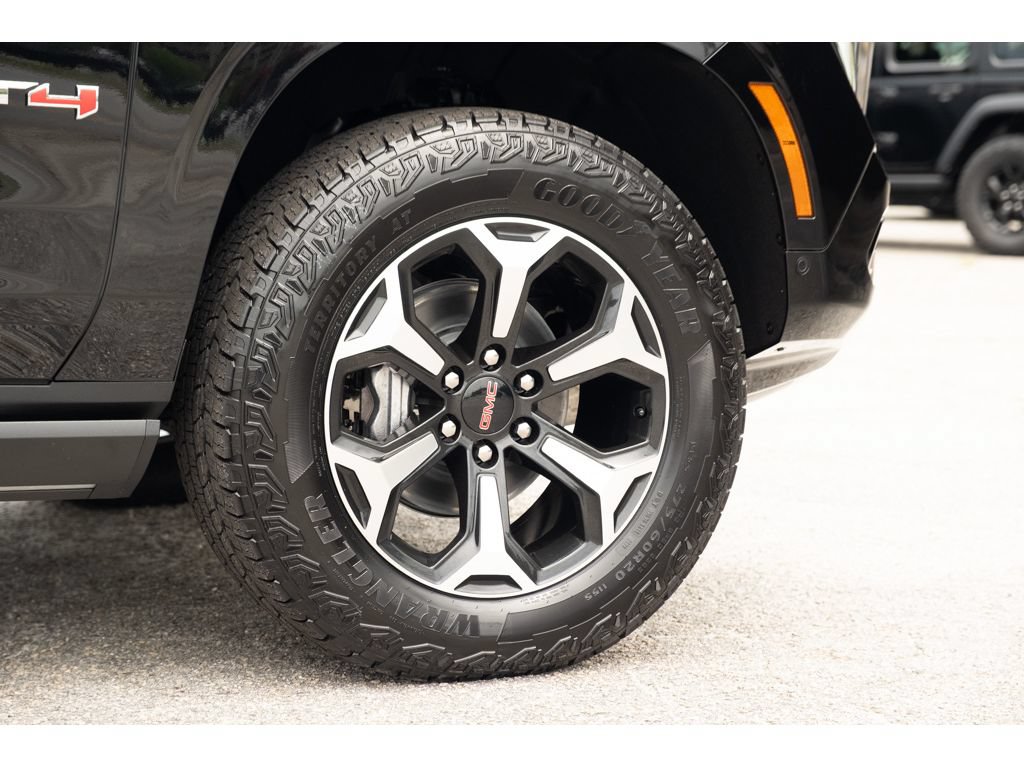 New 2026 GMC Yukon XL AT4 w/ AT4 Premium Plus Package AWD/4WD image 10