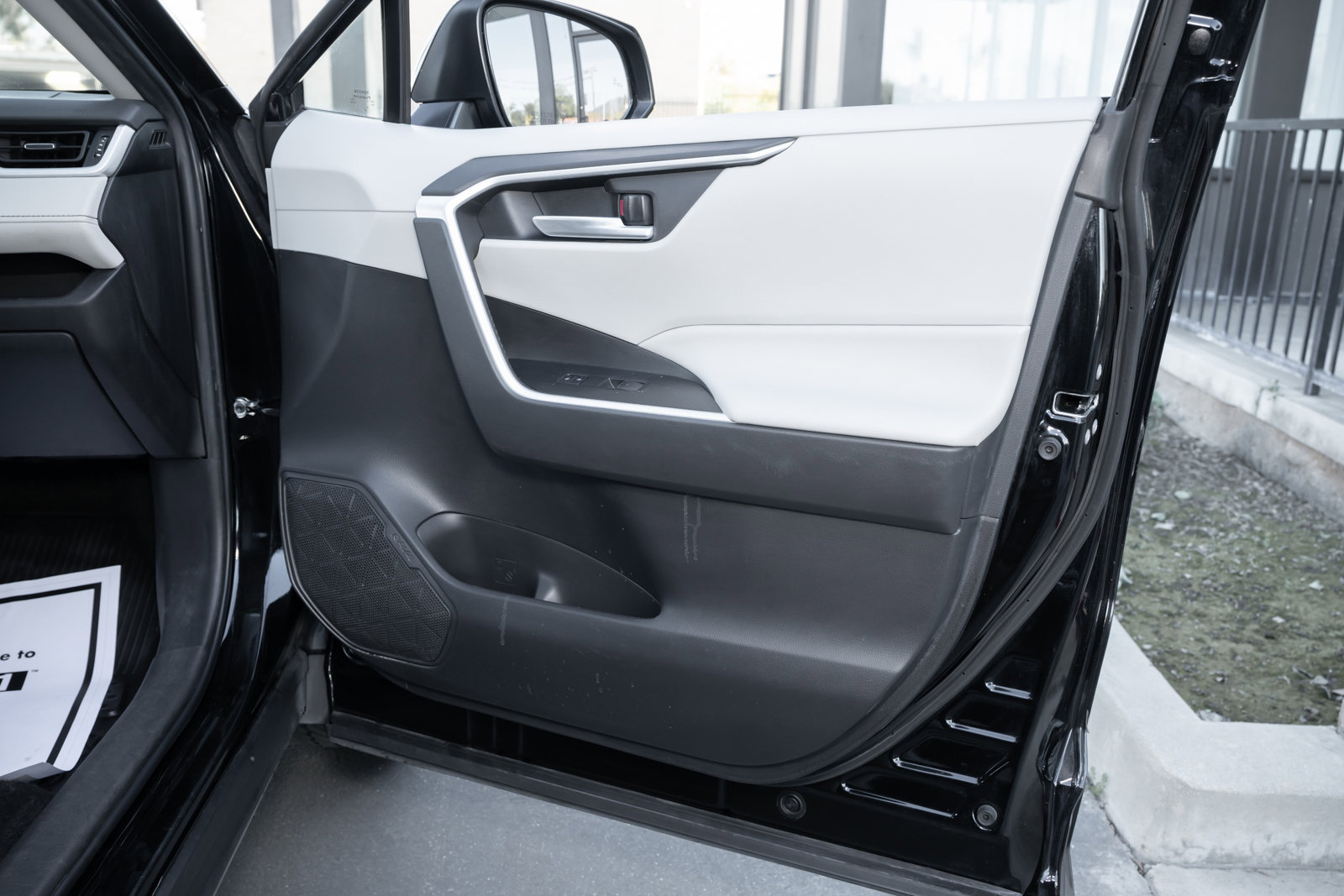 Used 2023 Toyota RAV4 XLE Premium image 42