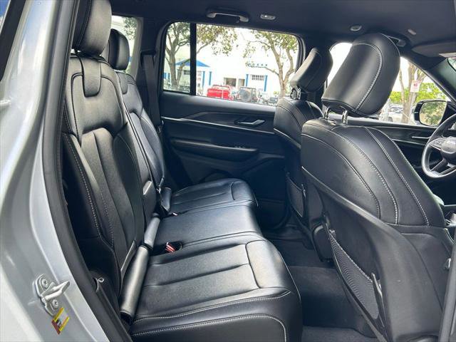 Certified 2024 Jeep Grand Cherokee Limited w/ Black Appearance Package image 38