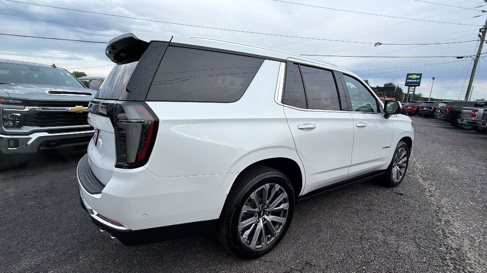 Used 2025 Chevrolet Tahoe High Country AWD/4WD image 9