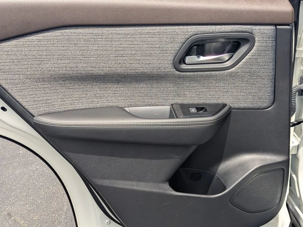 Certified 2023 Nissan Rogue SV FWD image 16
