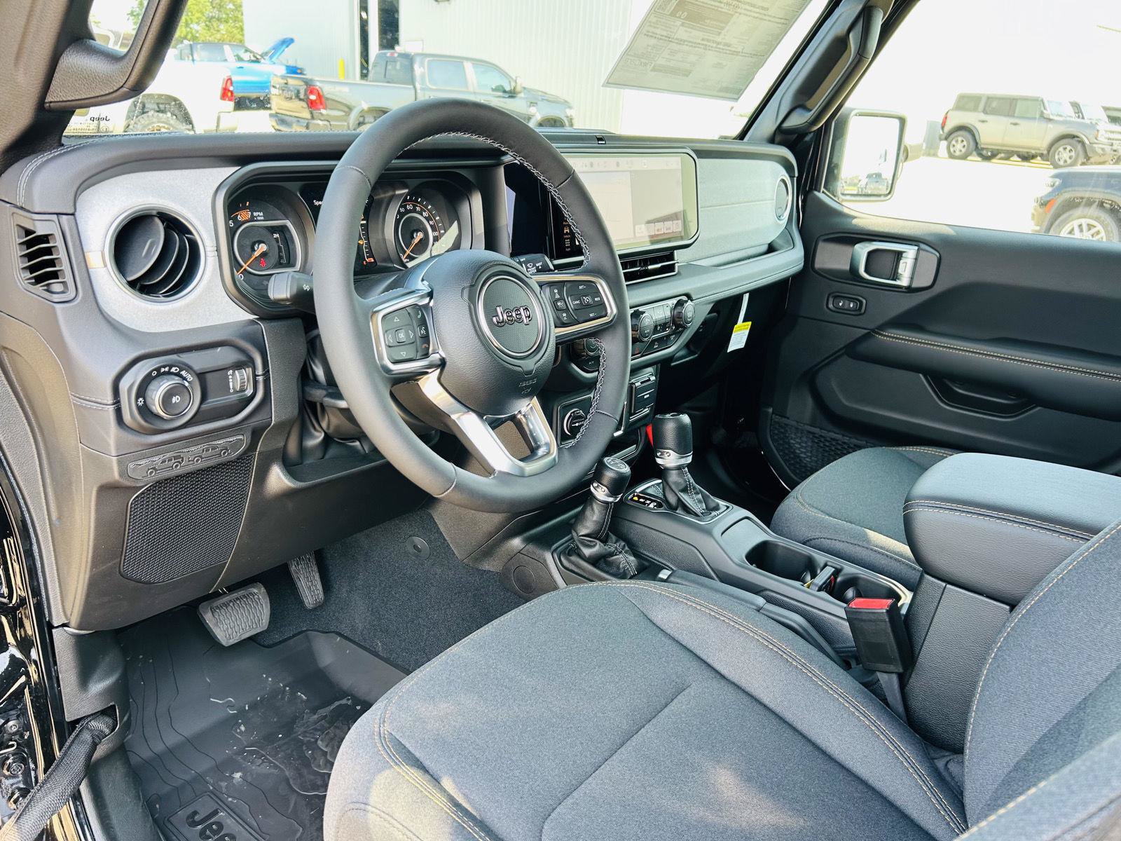 New 2026 Jeep Wrangler Unlimited Sahara w/ Technology Group AWD/4WD image 14