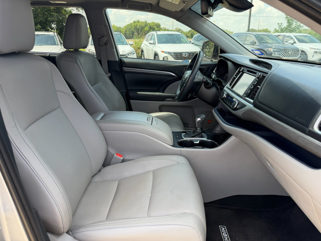 Used 2019 Toyota Highlander Limited FWD image 12