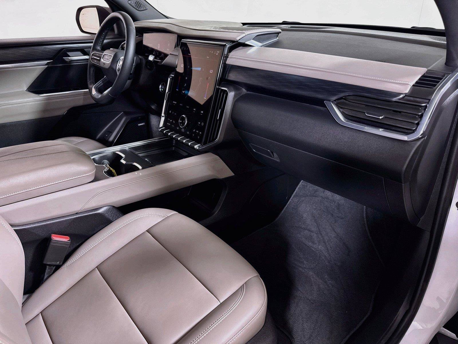 Used 2026 GMC Acadia Elevation w/ Elevation Premium Package FWD image 29