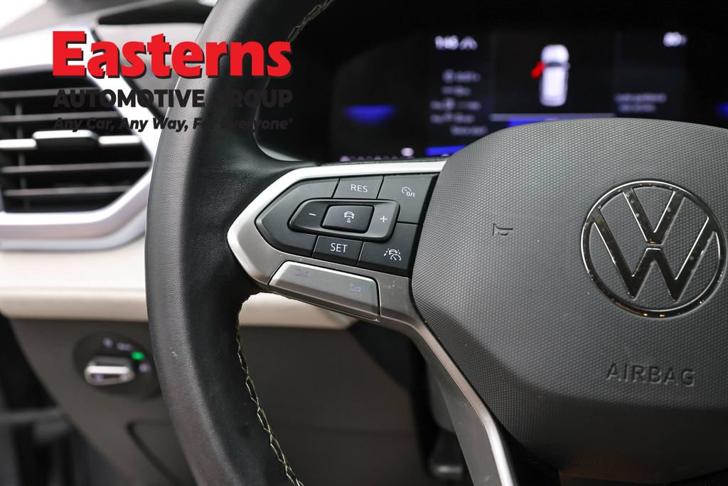 Used 2025 Volkswagen Taos SE AWD/4WD image 15