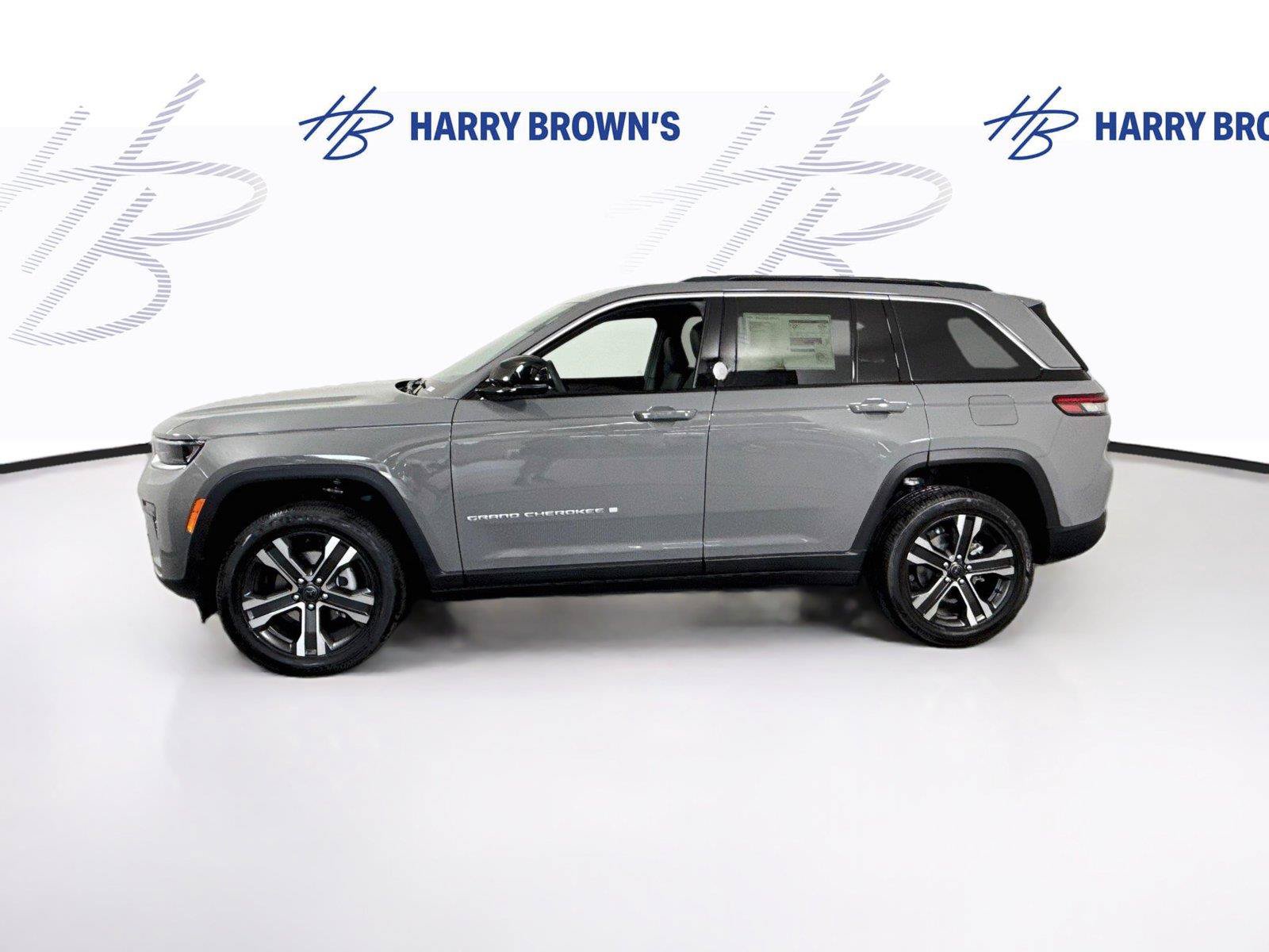 New 2027 Jeep Grand Cherokee Limited w/ Trailer Tow Package AWD/4WD image 27
