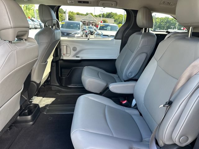 Used 2025 Toyota Sienna XLE FWD image 12