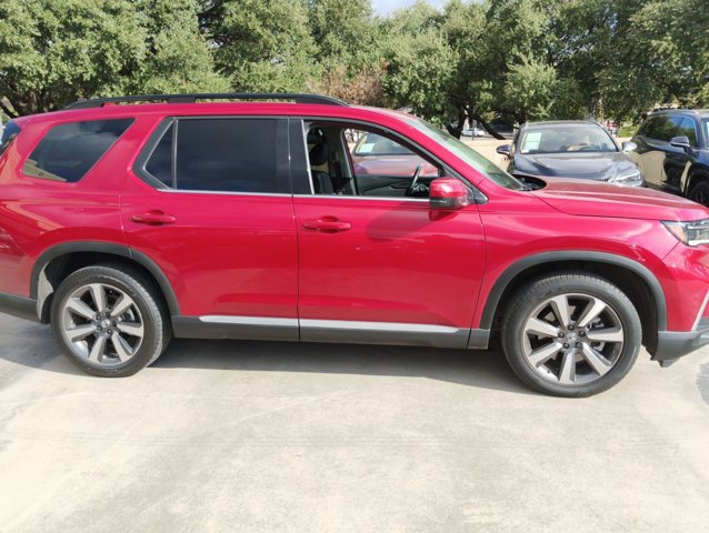 Used 2024 Honda Pilot Touring image 4