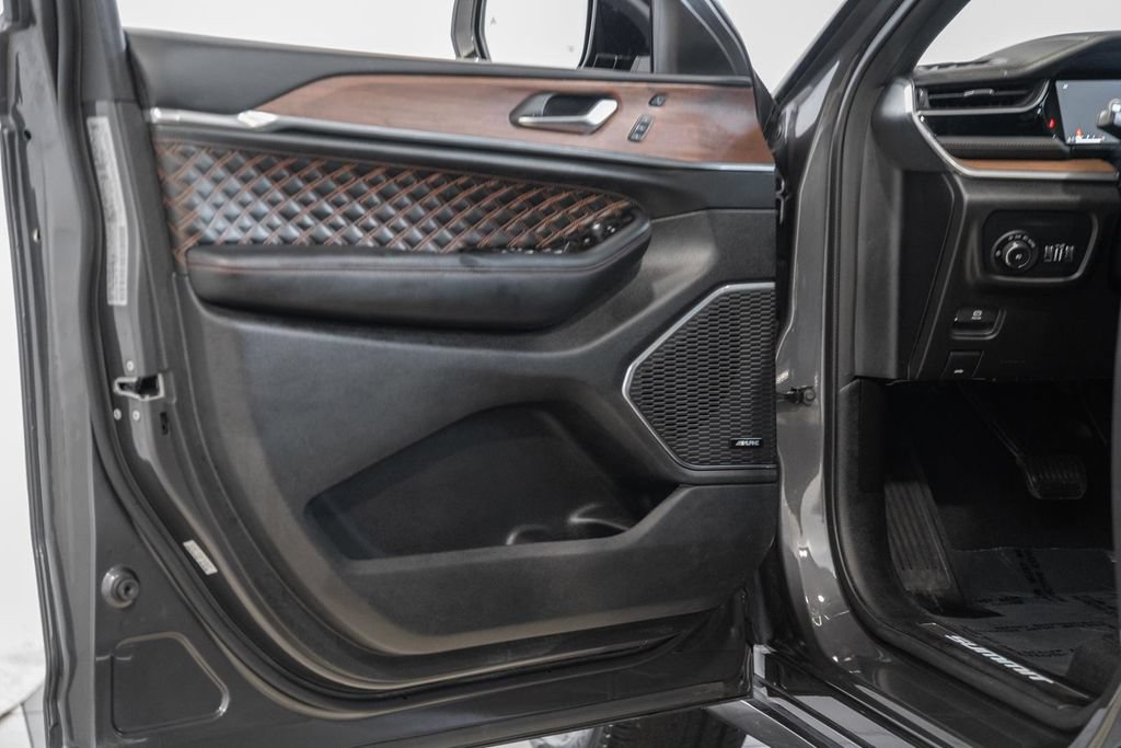 Certified 2023 Jeep Grand Cherokee Summit AWD/4WD image 39