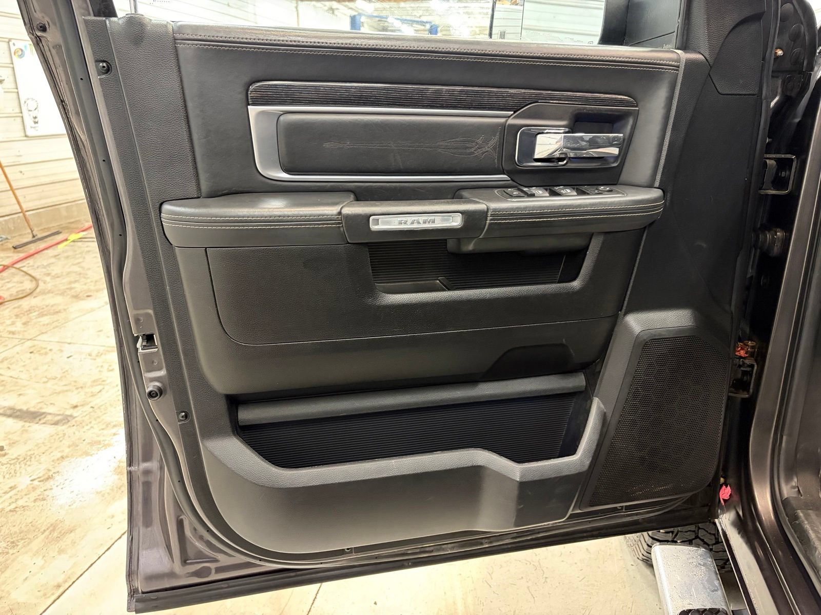 Used 2014 RAM 1500 Limited AWD/4WD image 9