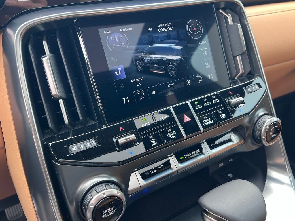 New 2026 Lexus LX 600 4WD w/ Luxury Package image 15