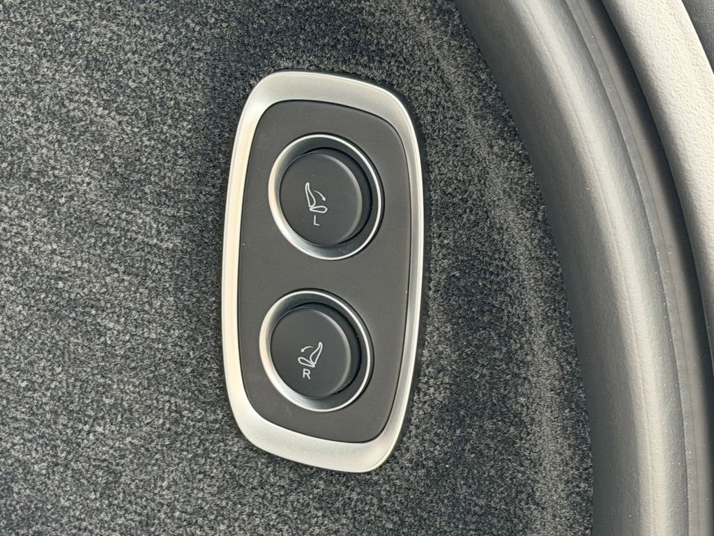 New 2026 Aston Martin DBX 707 image 47