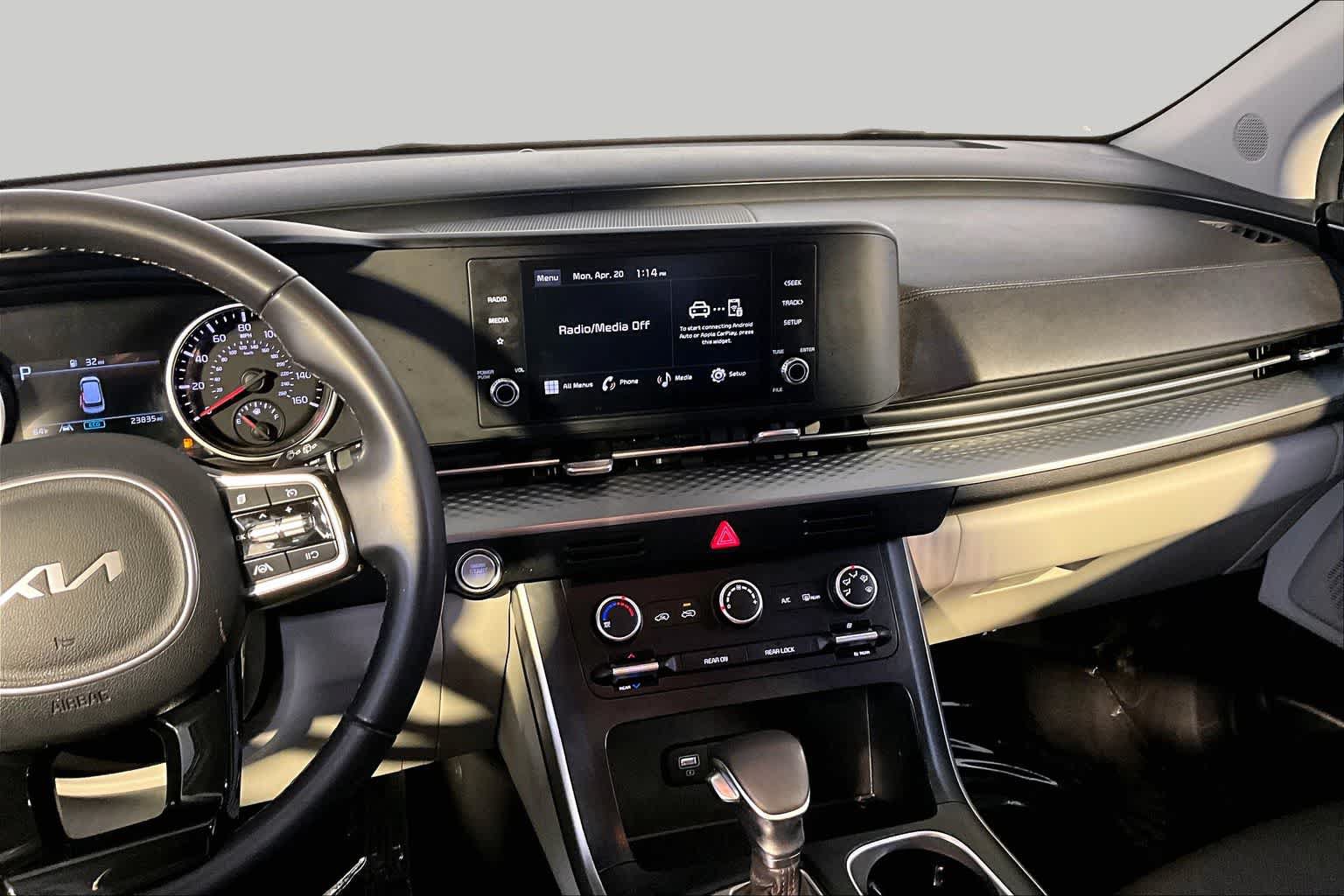 Used 2023 Kia Carnival LX FWD image 7
