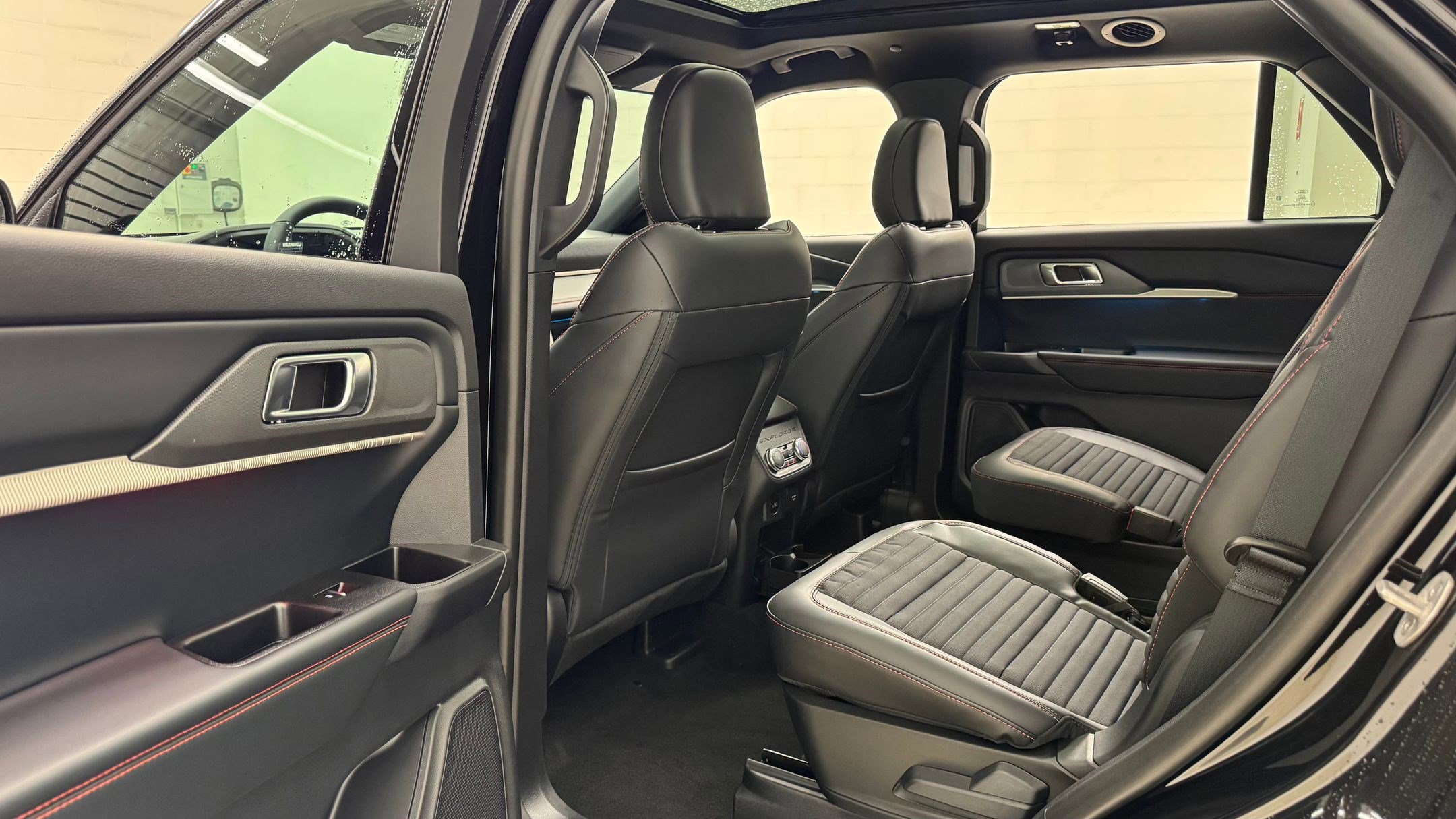 New 2026 Ford Explorer ST-Line w/ ST-Line Street Pack image 15