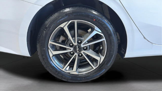 Used 2022 Kia Forte LXS FWD image 24