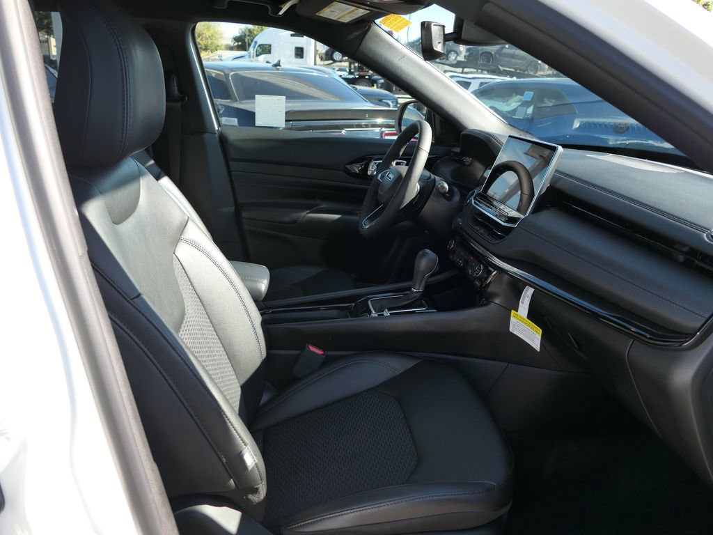 Used 2025 Jeep Compass Latitude w/ Convenience Group image 24