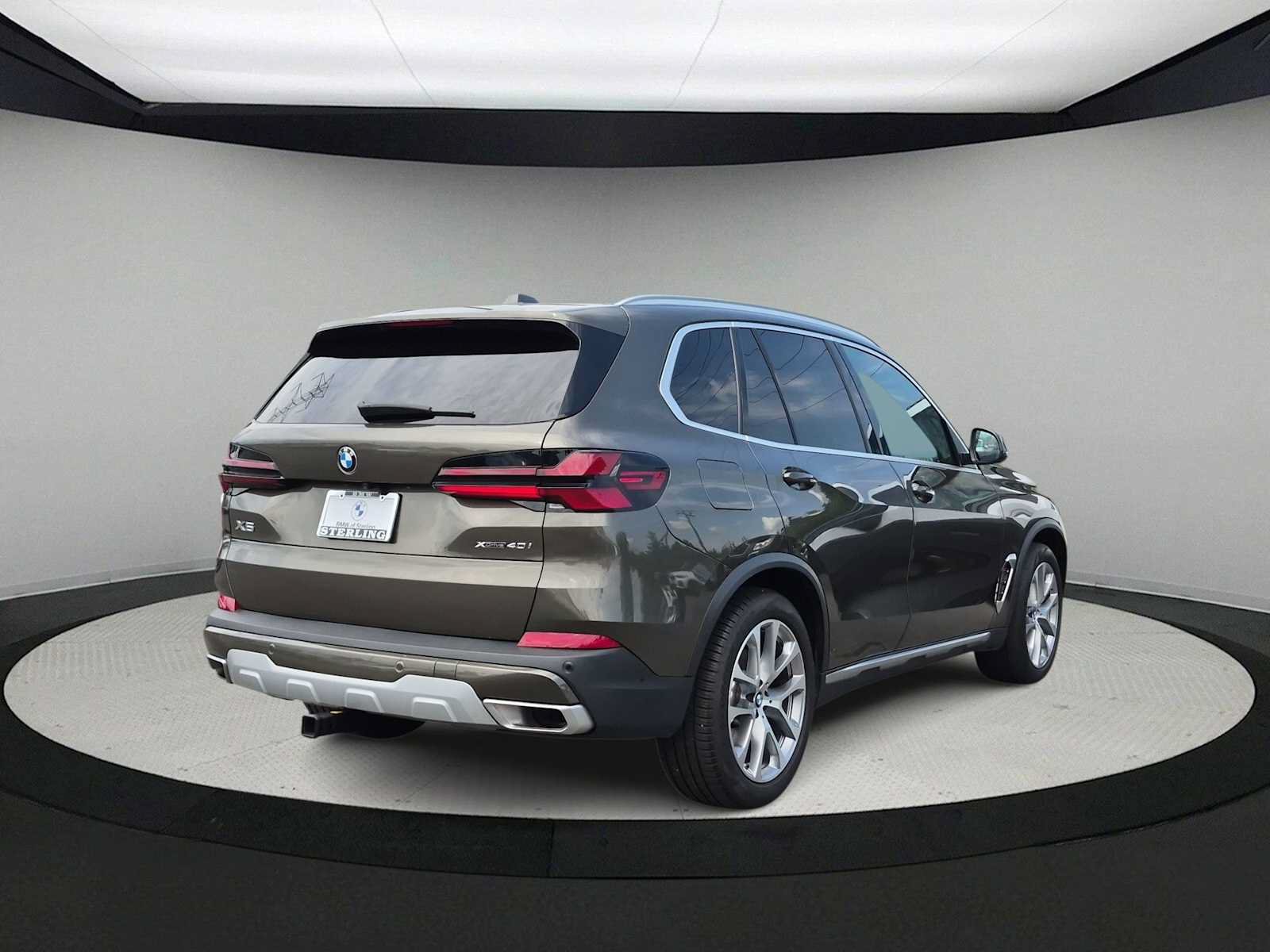 Used 2024 BMW X5 xDrive40i w/ Premium Package AWD/4WD image 8