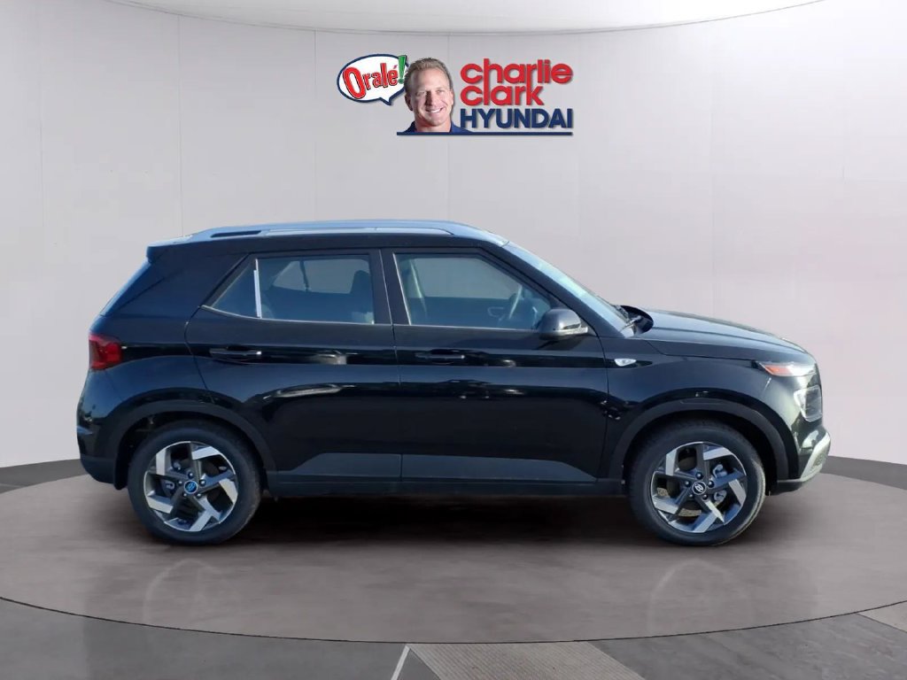 New 2026 Hyundai Venue SEL FWD image 6