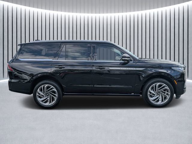 New 2026 Lincoln Navigator Reserve image 2