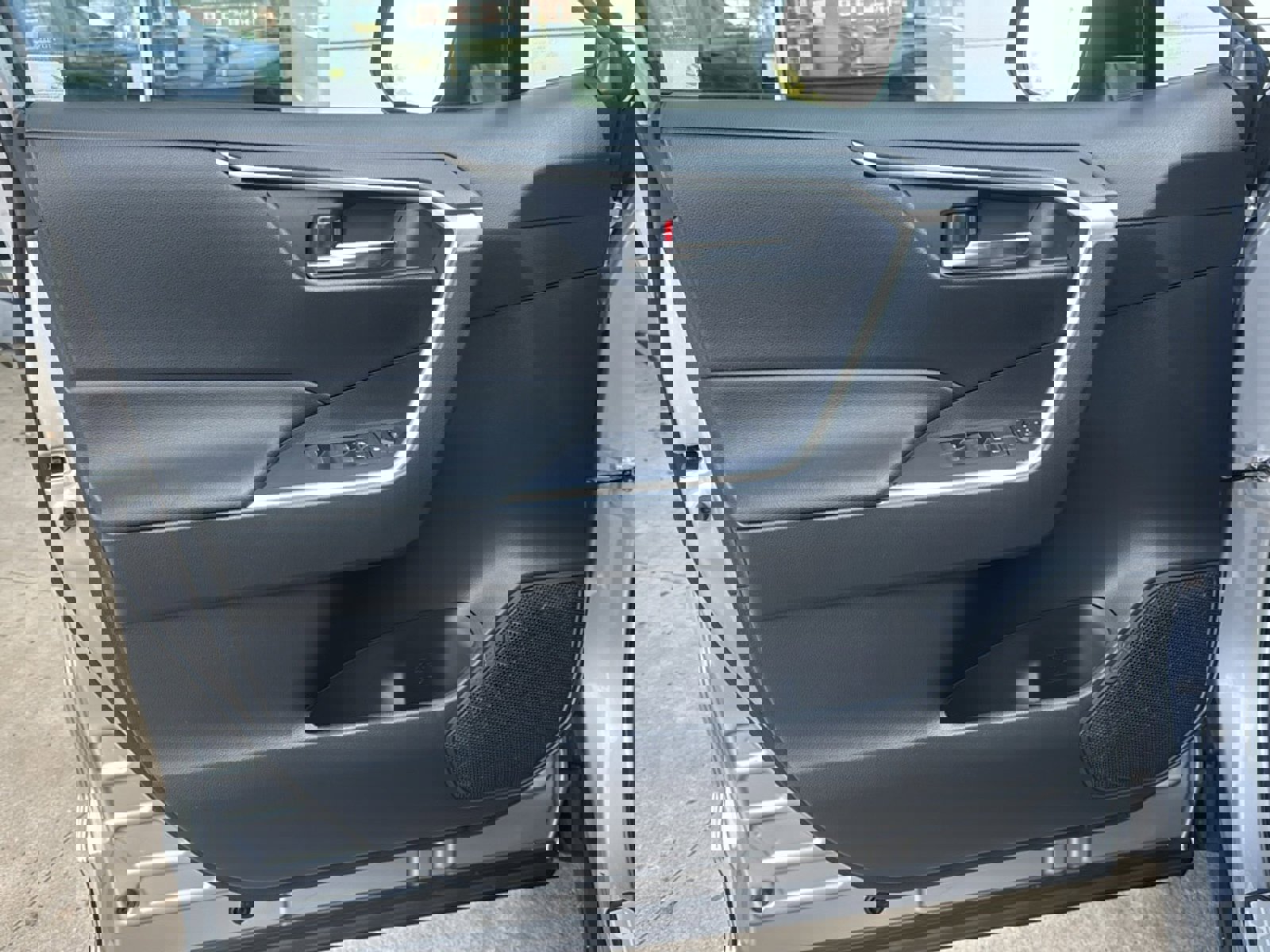 Used 2022 Toyota RAV4 SE w/ Weather & Moonroof Package image 14