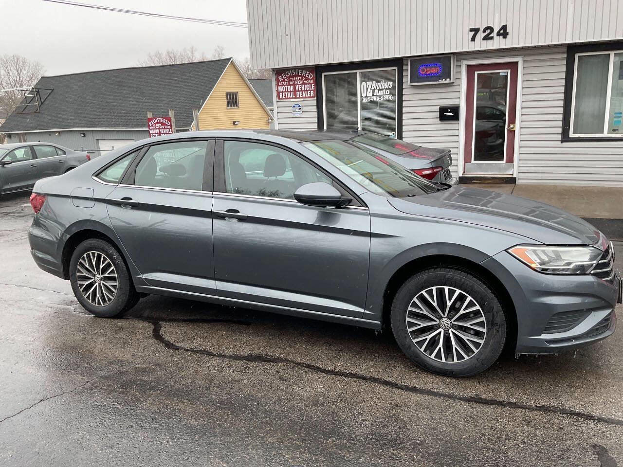 Used 2020 Volkswagen Jetta SE w/ SE Cold Weather Package image 2