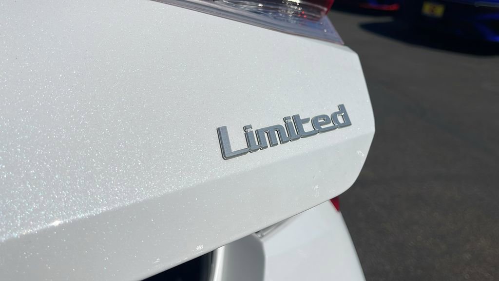 New 2025 Hyundai Elantra Limited image 30