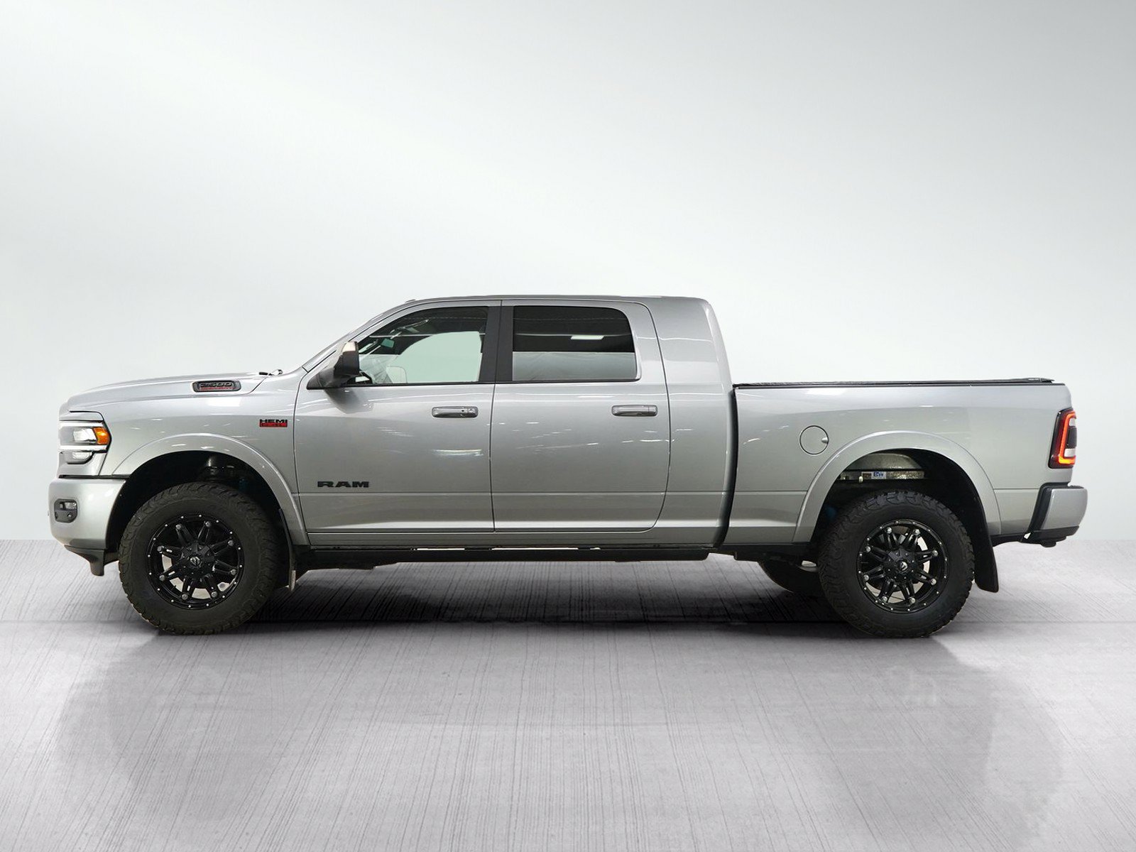 Used 2022 RAM 2500 Laramie AWD/4WD image 2