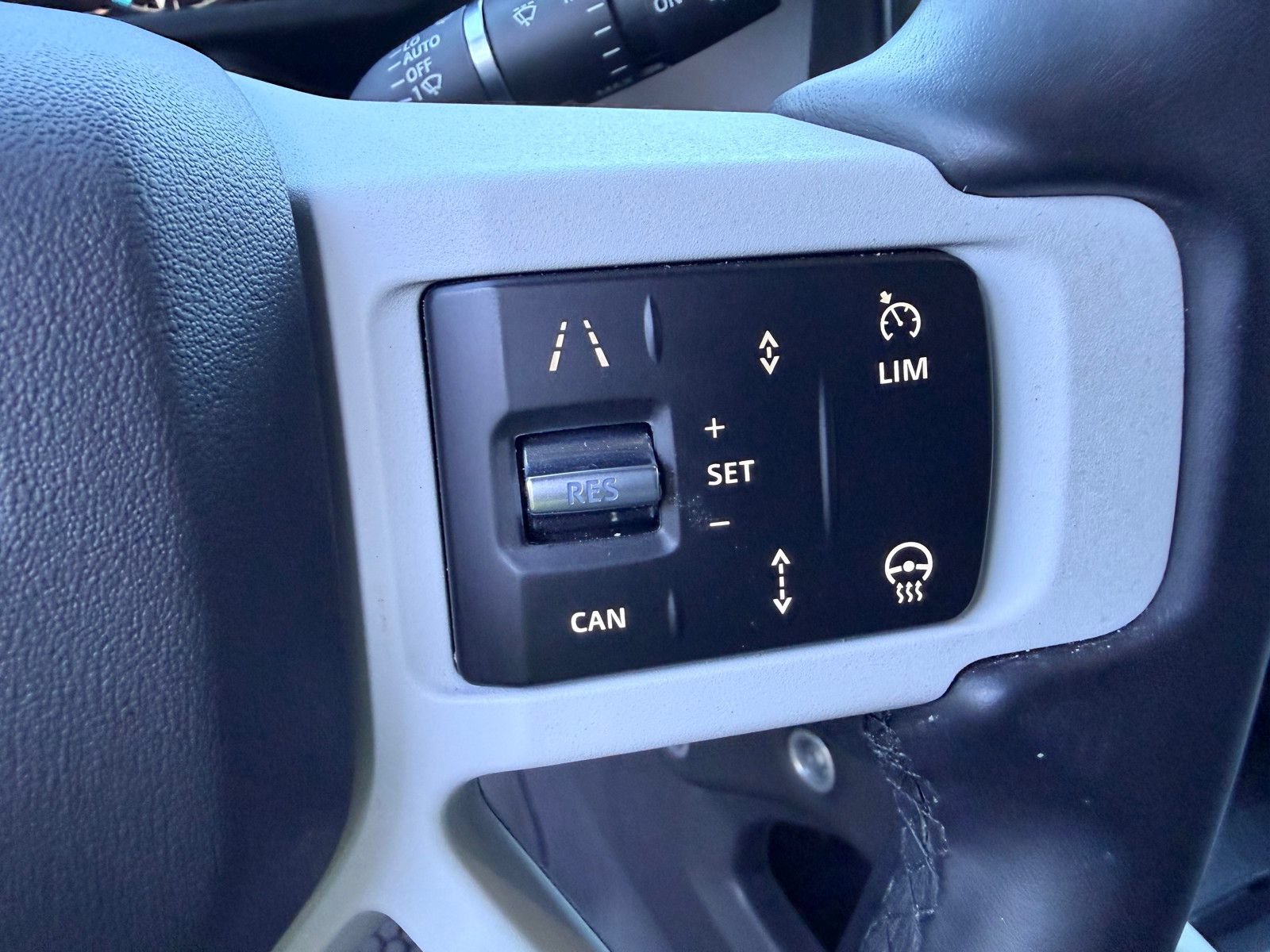 Used 2026 Land Rover Defender 110 X-Dynamic SE AWD/4WD image 16