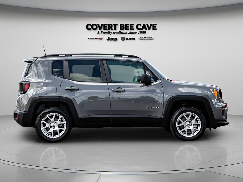Used 2022 Jeep Renegade Latitude image 5