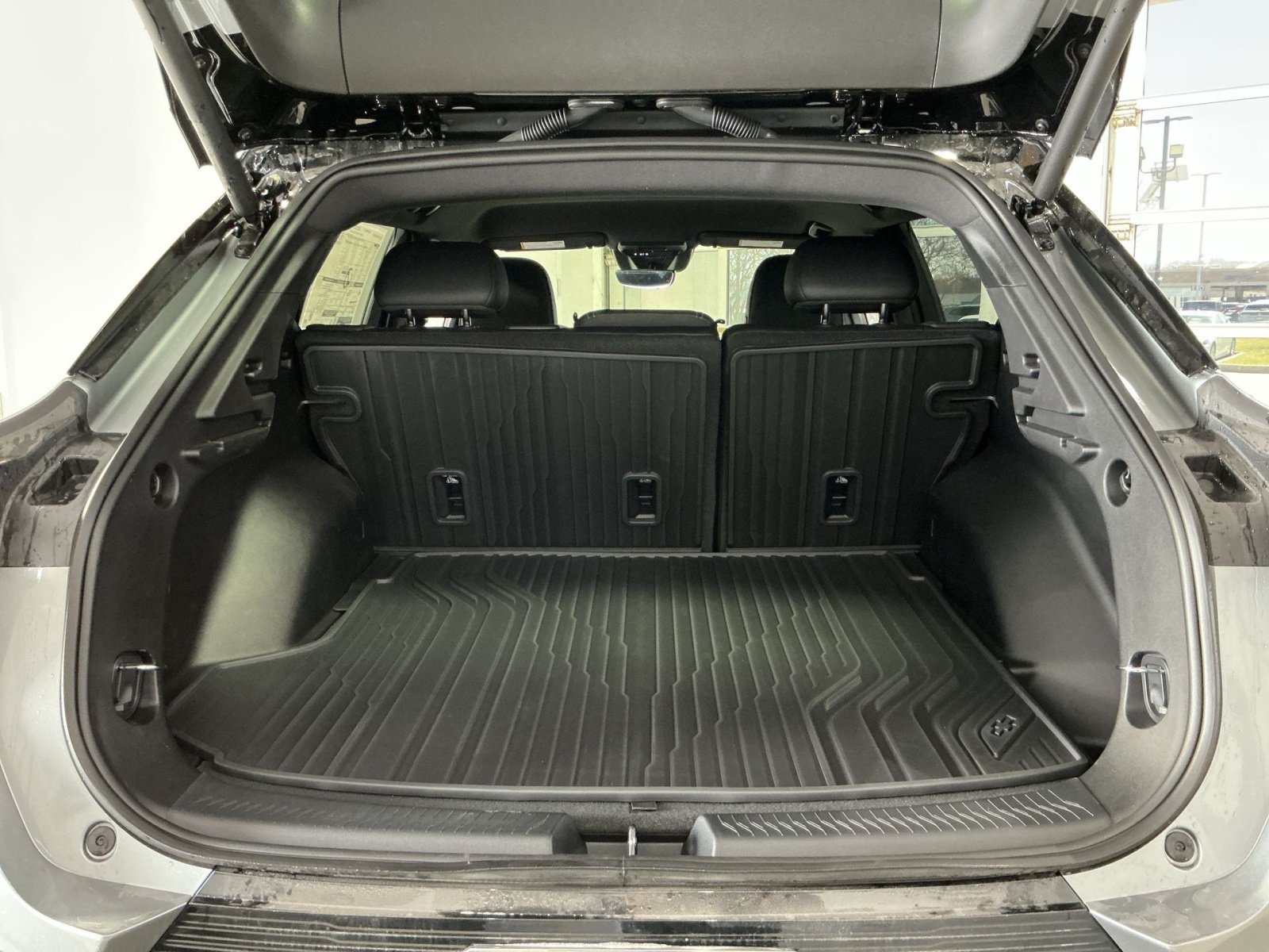 New 2026 Chevrolet Equinox EV LT w/ Convenience Package II FWD image 32